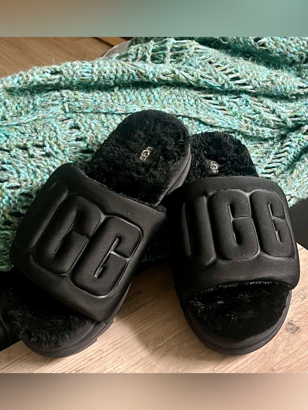 UGG 10 Black Platform Puffy Logo Slide Sandal Slippers